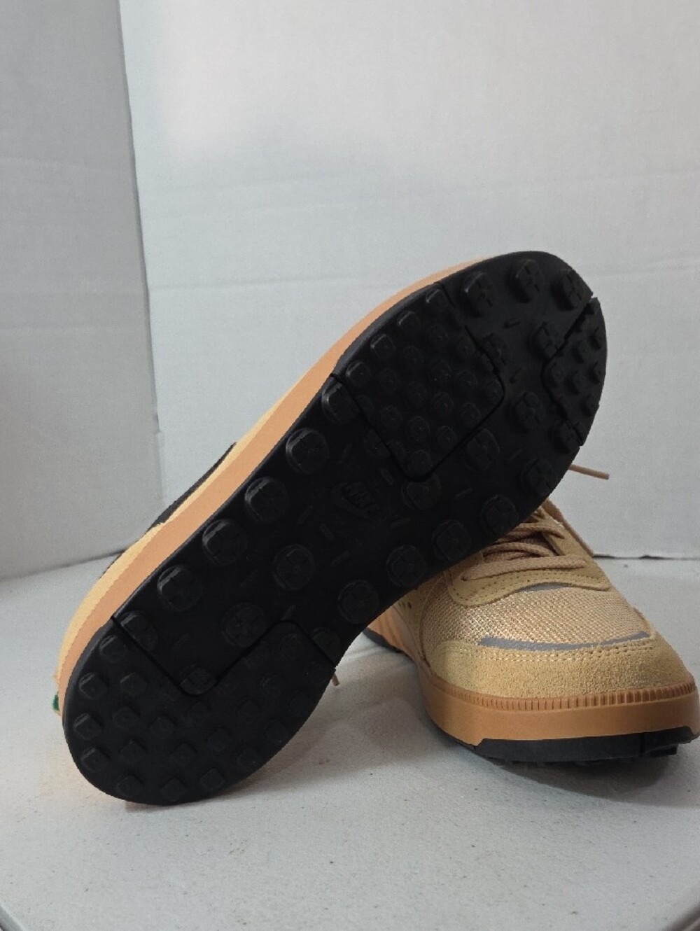 Nike Boys Youth 6.5 Tan & Black Low-Top Sneakers - Picture 3 of 5